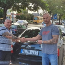Büszke, gondos gazdira talált! Balesetmentes vezetést kívánunk! Sok boldogságot az új autóhoz! :)
